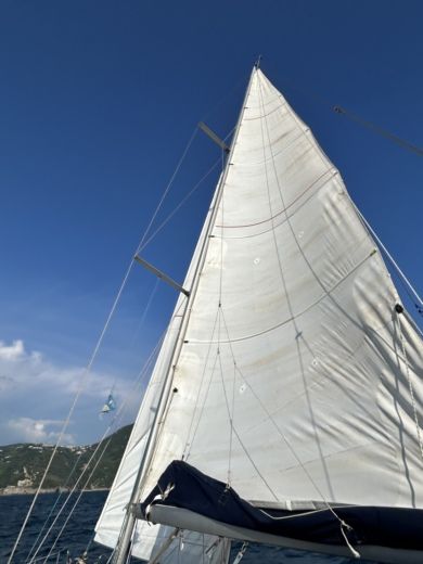 Неаполь Sailboat Jeanneau Sun odyssey 40 alt tag text