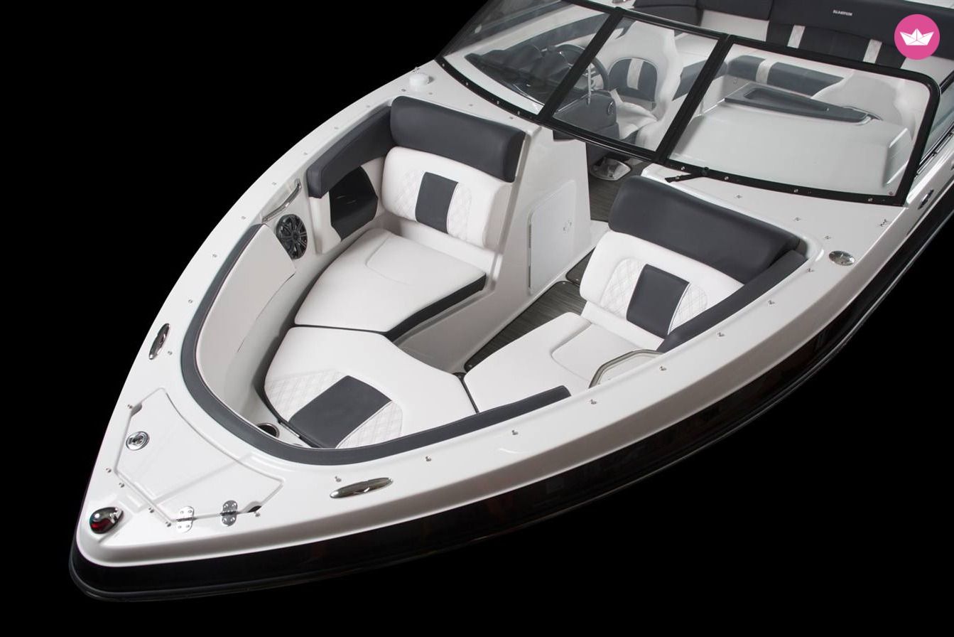 Motorboat Glastron 240 Gt for hire