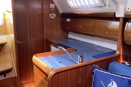 Sailboat Bavaria 32 Ideal for Families and Friends