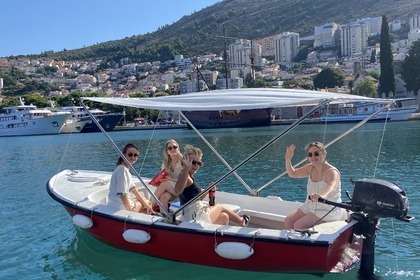 Rent a boat on your own! No licence needed