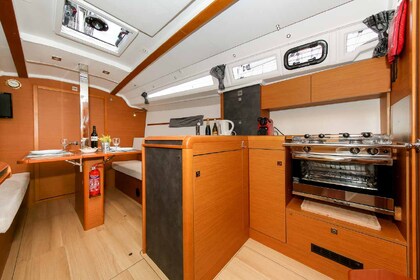 Hyra båt Segelbåt Jeanneau Sun Odyssey 349 Kroatien