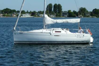 Charter Sailboat Beneteau First 25.7 Barbâtre