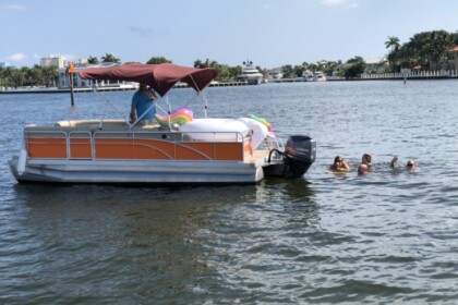Rental Motorboat Bennington Pontoon Clearwater