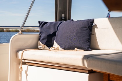 Charter Motorboat Linssen 35 SL AC Sneek