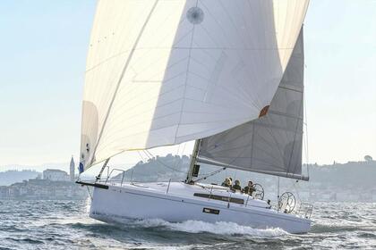 Charter Sailboat  First 36 Laurium