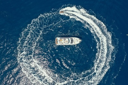 Alquila tu yate Azimut en Barcelona ¡Embárcate en este nuevo barco!