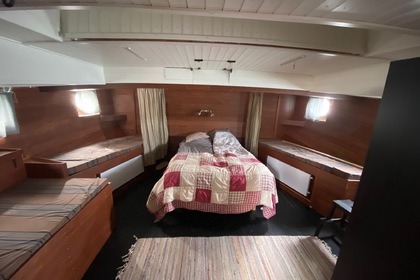 Lunch Box Steel ship with sauna and skipper