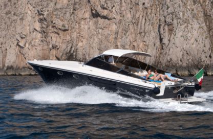 Charter Motorboat Itama 40 Capri