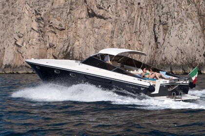 Hire Motorboat ITAMA 40 Capri