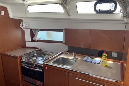 Hyra båt Segelbåt BENETEAU OCEANIS 38.1 BT Kroatien