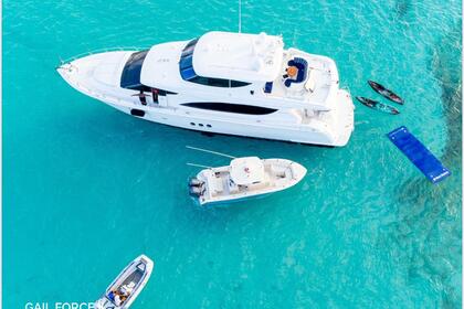 Hire Motorboat Hatteras Convertibile Nassau