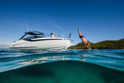 Charter Motorboat Fairline Fairline 33 Bonifacio