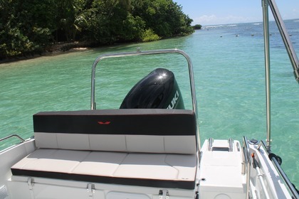 barca per visitare le isole e mangrovie