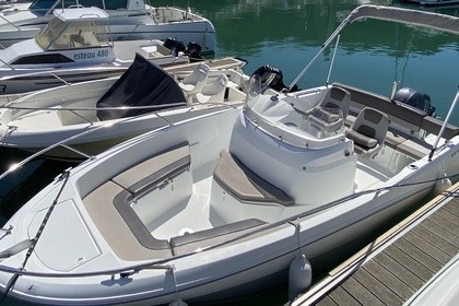 Hire Motorboat Jeanneau Cap Camarat 6.5cc Style 2019 Saint-Malo