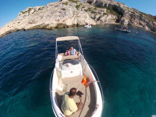 Marselha Motorboat Jeanneau Cap Camarat 5.1 Cc alt tag text