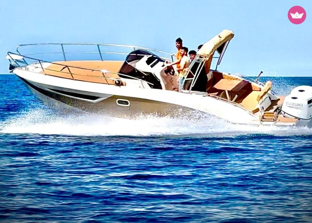 Bateau à moteur Trimarchi