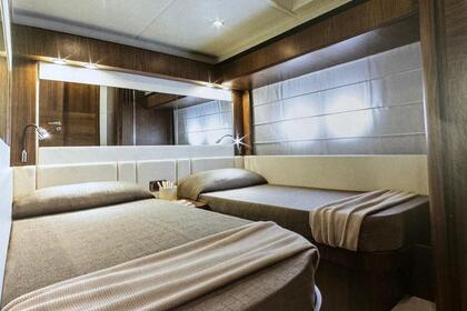 Yacht a motore TRINITY 1800 HP (2018)