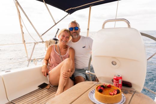 Barcelona Sailboat Bavaria 37 alt tag text