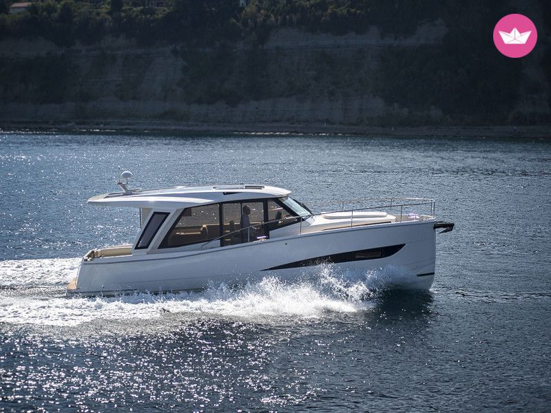 Motorboat Greenline 39 for hire