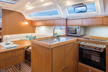 Passe férias inesquecíveis com este veleiro Crui