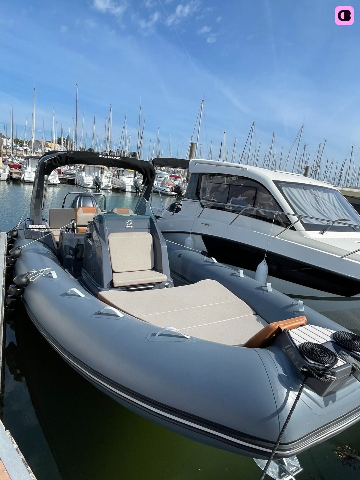 Bateau à moteur Zodiac Medline 7.5 300cv