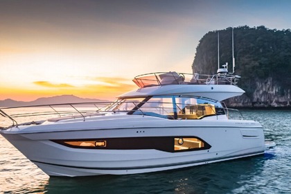 Location Bateau à moteur JEANNEAU PRESTIGE 420 Ajaccio