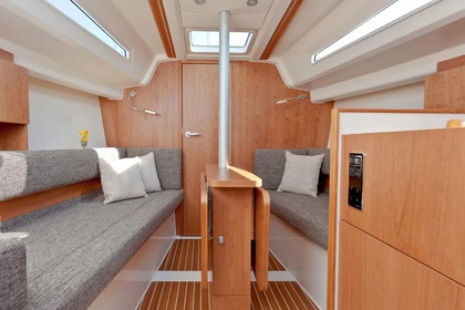 Passe férias inesquecíveis com este veleiro 315