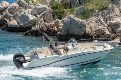 Charter Motorboat Quicksilver 6.75 Open Marseille