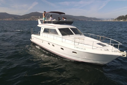 Verhuur Motorboot Ferreti 39 Vigo