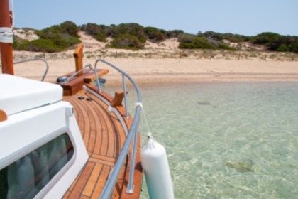 Motorboat Capeador for rent in La Savina