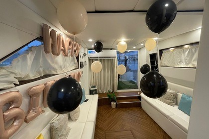 Charter Motor yacht Waseet 42 Abu Dhabi