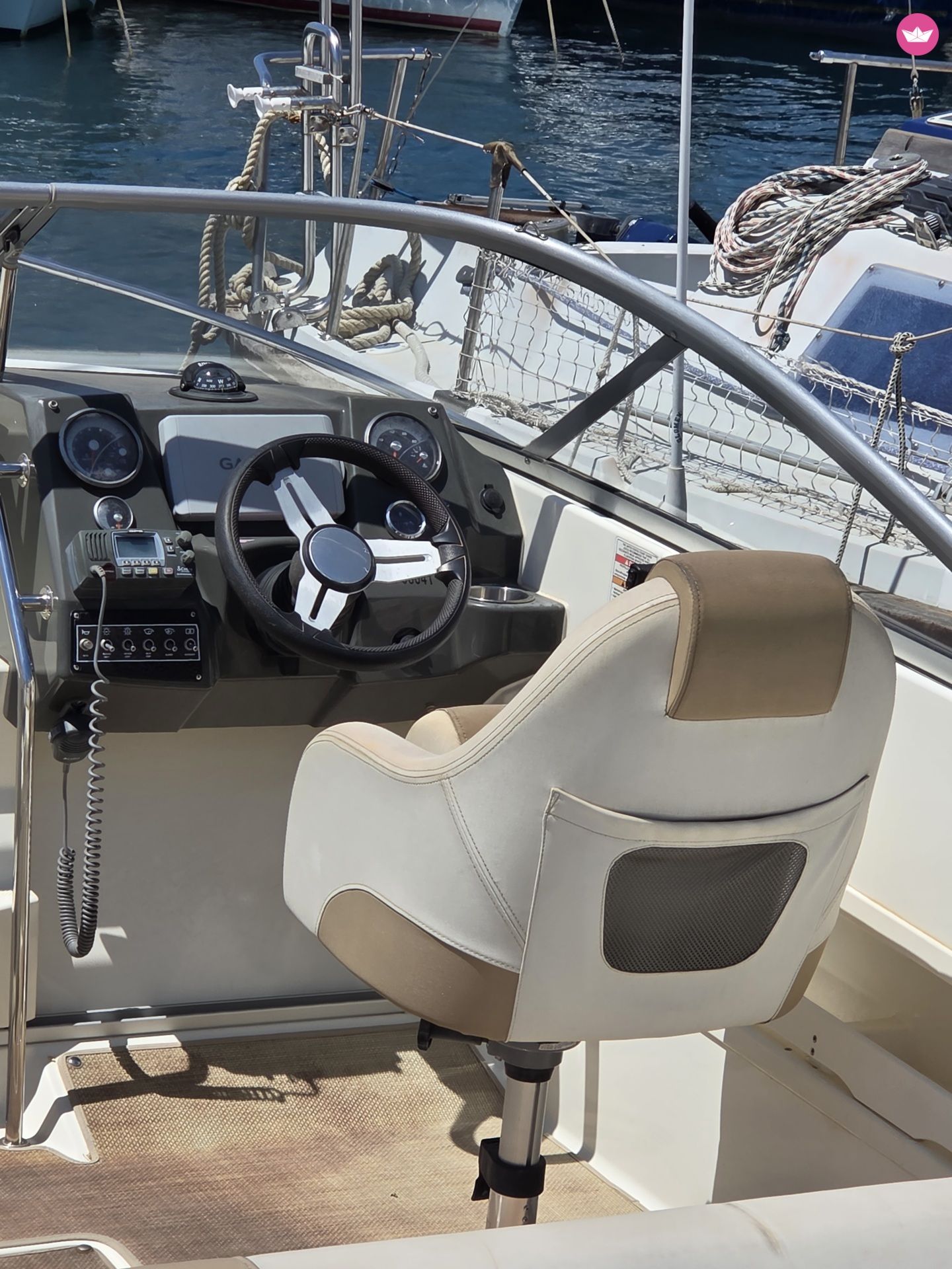 Bateau à moteur Bayliner 642 CUDDY 135cv 6