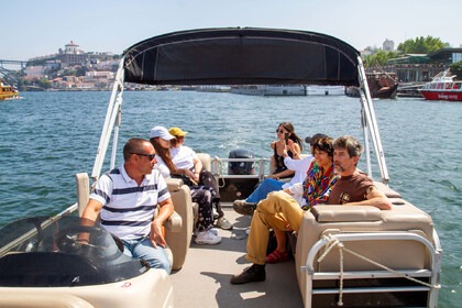 Partyboat river cruiser for 9 people