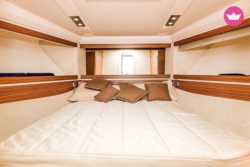 Bateau à moteur ITAMA FORTY 900cv 5