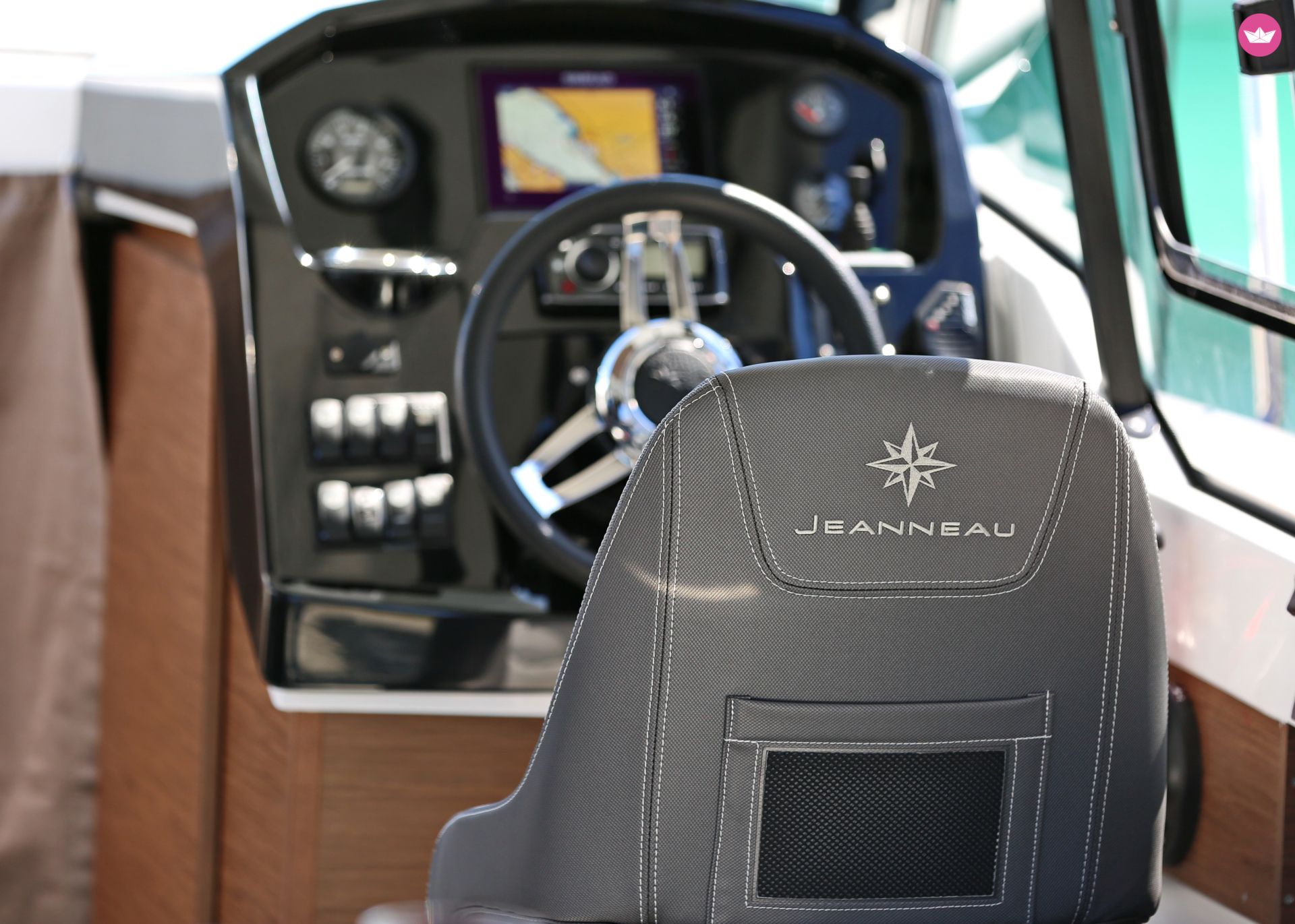 Motorboat Jeanneau 795  