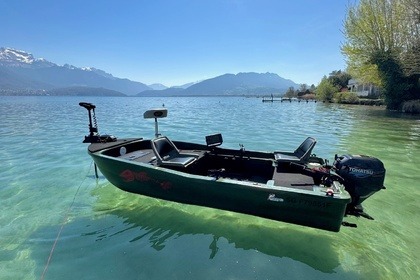 Hire Motorboat Rigiflex Aqua pêche 370 luxe Annecy
