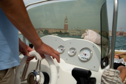 Imbarcazione Trimarchi e Enica