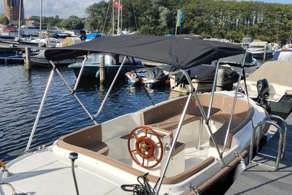 Hire Motorboat Oudhuijzer 575 luxury De Ronde Venen