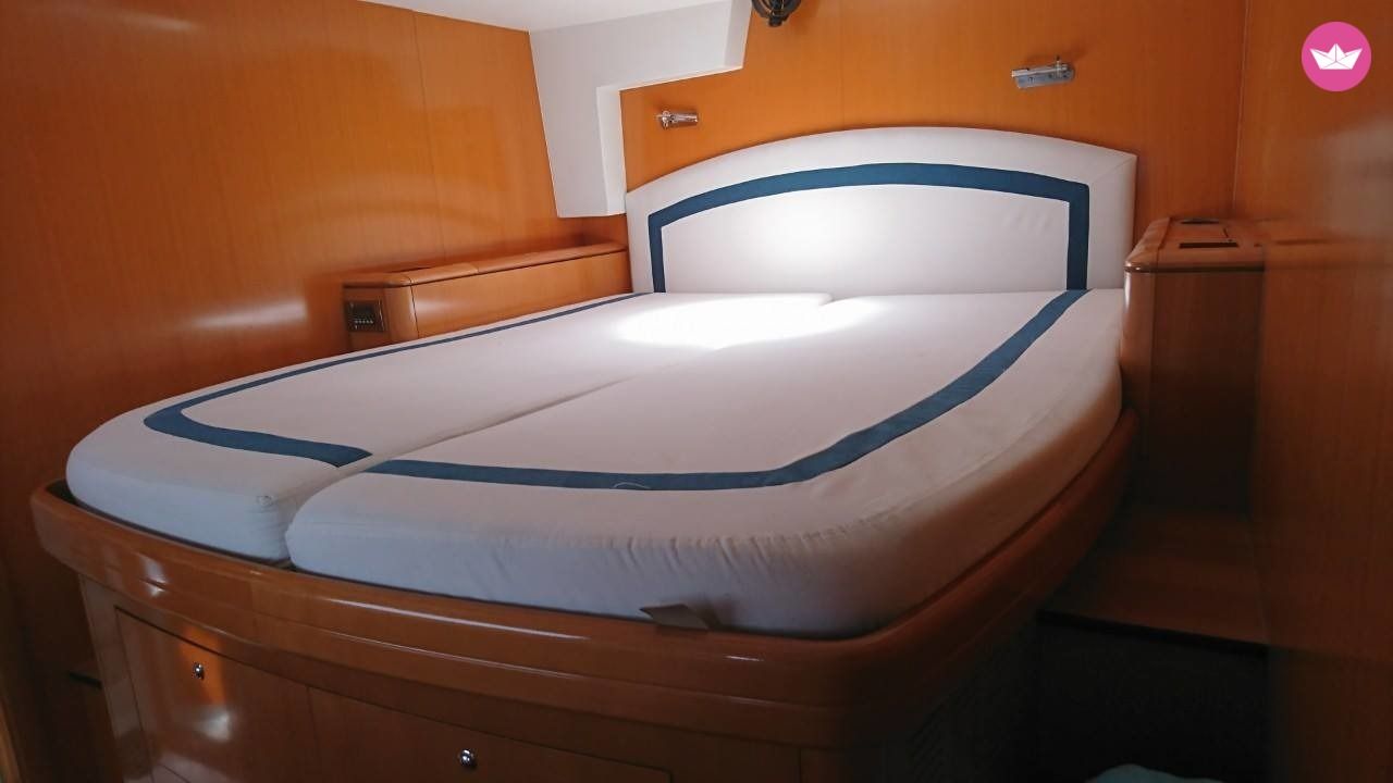 Lagoon 500 in Lavrion  