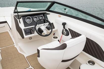 Noleggio Barca a motore Sea Ray 230 Spx Dongo