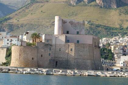 Charter Motorboat CANTIERE ARTIGIANALE GOZZO - KORA Castellammare del Golfo