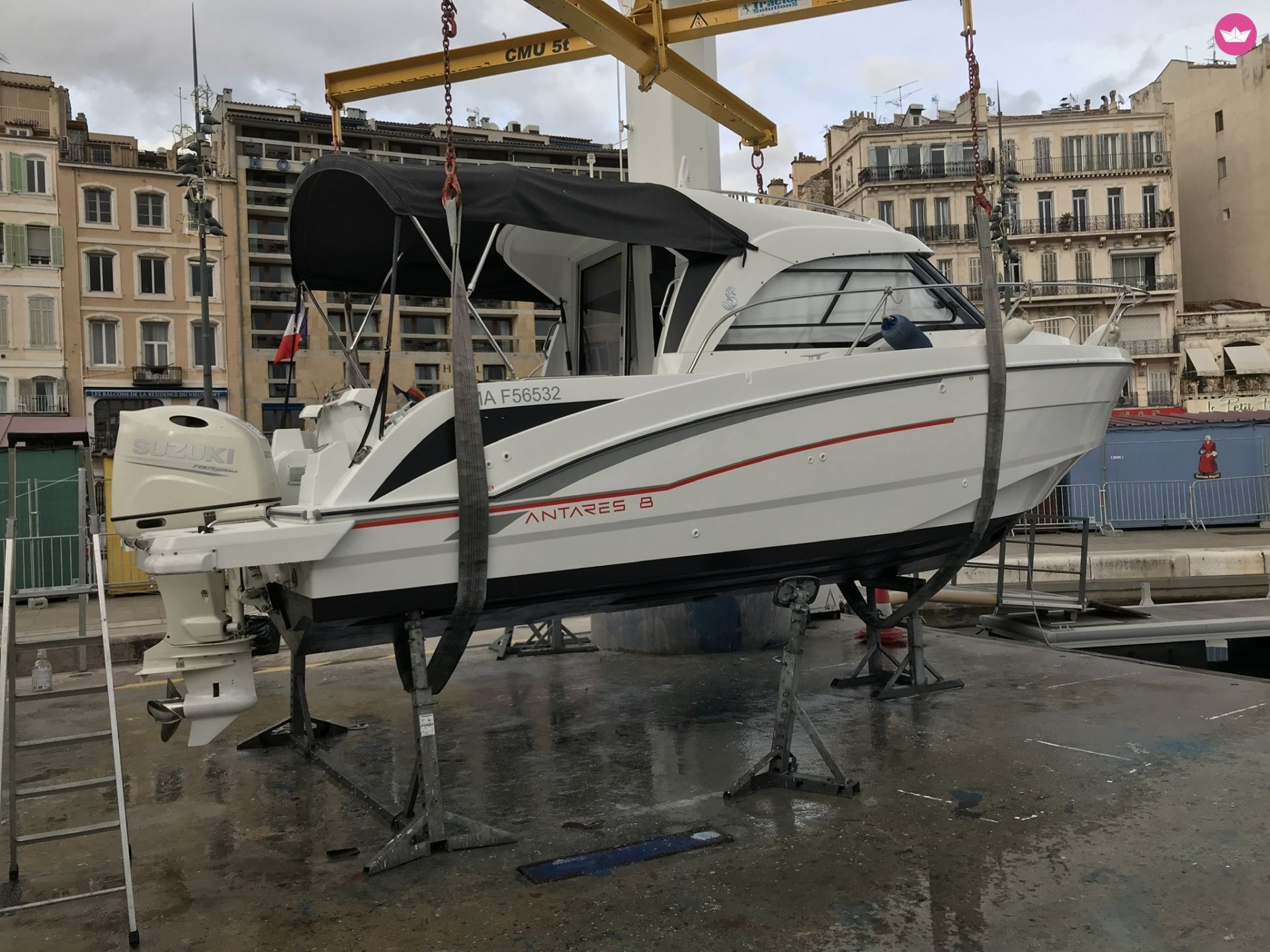 Bateau à moteur BENETEAU ANTARES 8OB 200cv 2