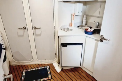 Noleggia Fiart Genius 36 – Esplora le meraviglie del Golfo di Napoli!