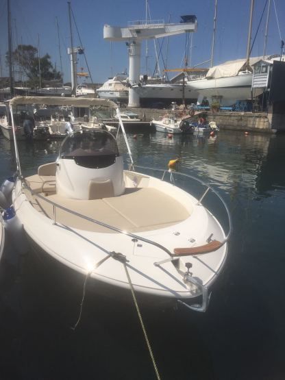 Charter Motorboat Bermuda Romar 570 Torre Annunziata