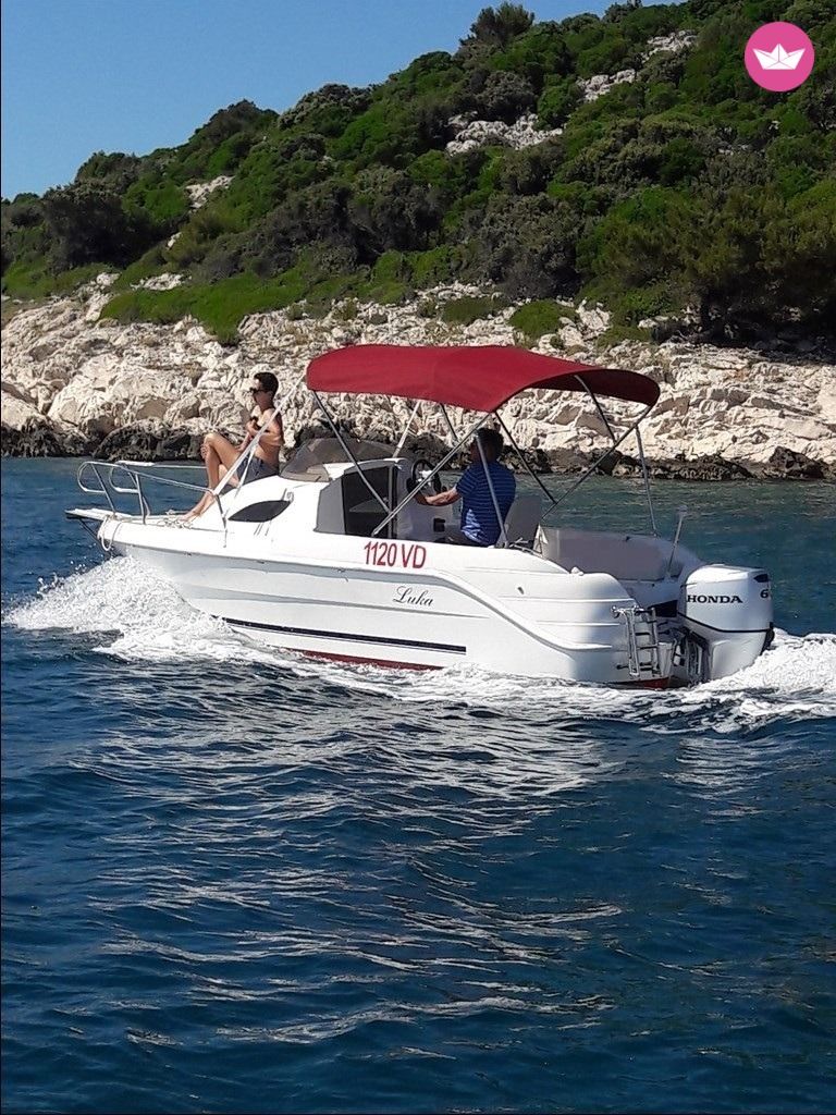 Charter motorboat in Vodice  
