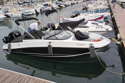 Rental Motorboat Bayliner VR5 bowrider Fréjus Plage