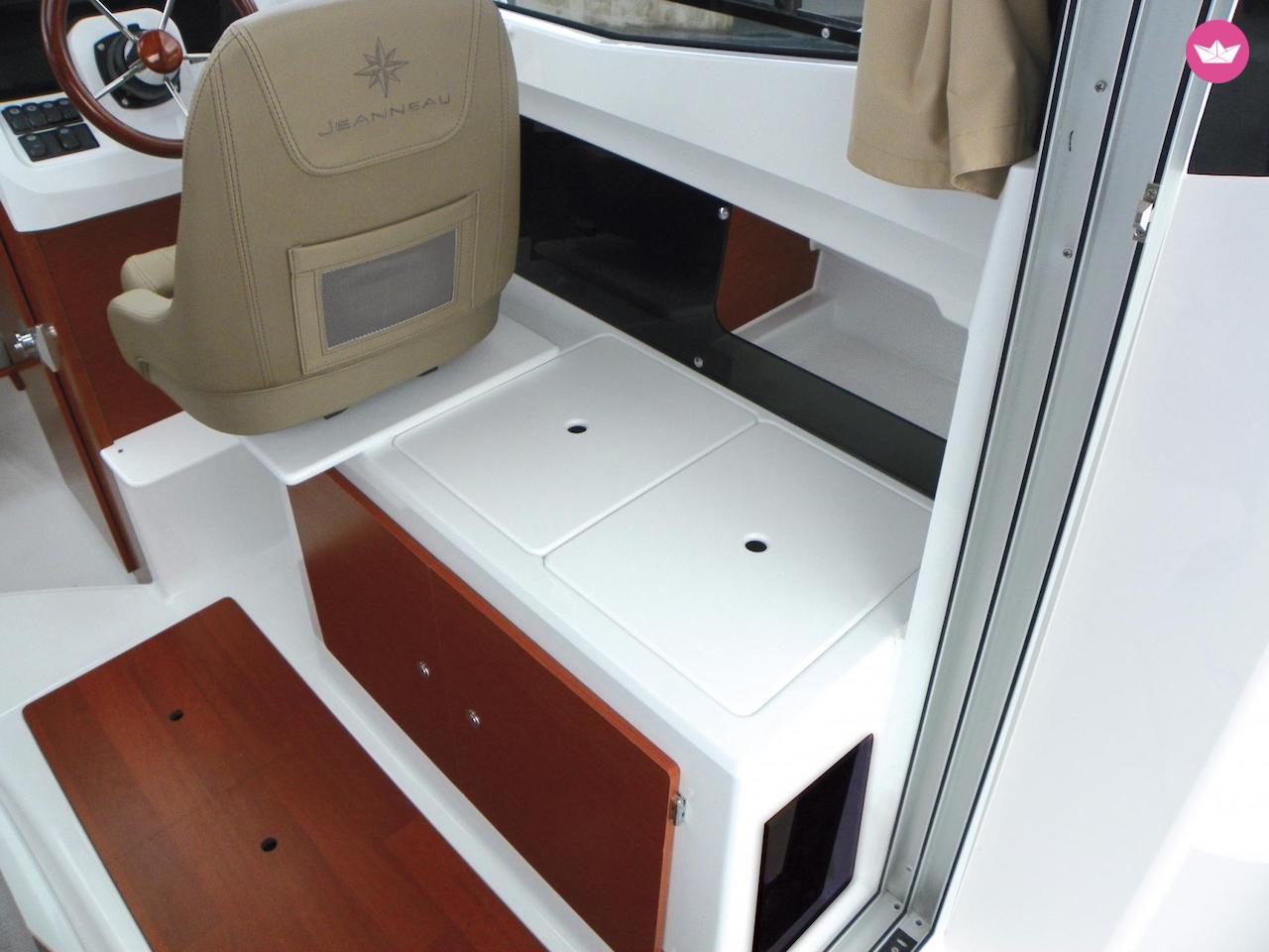 Motorboat  Merry Fisher 695  