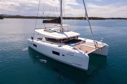 Charter Catamaran Lagoon-Bénéteau Lagoon 42 - 4 + 2 cab. Šibenik