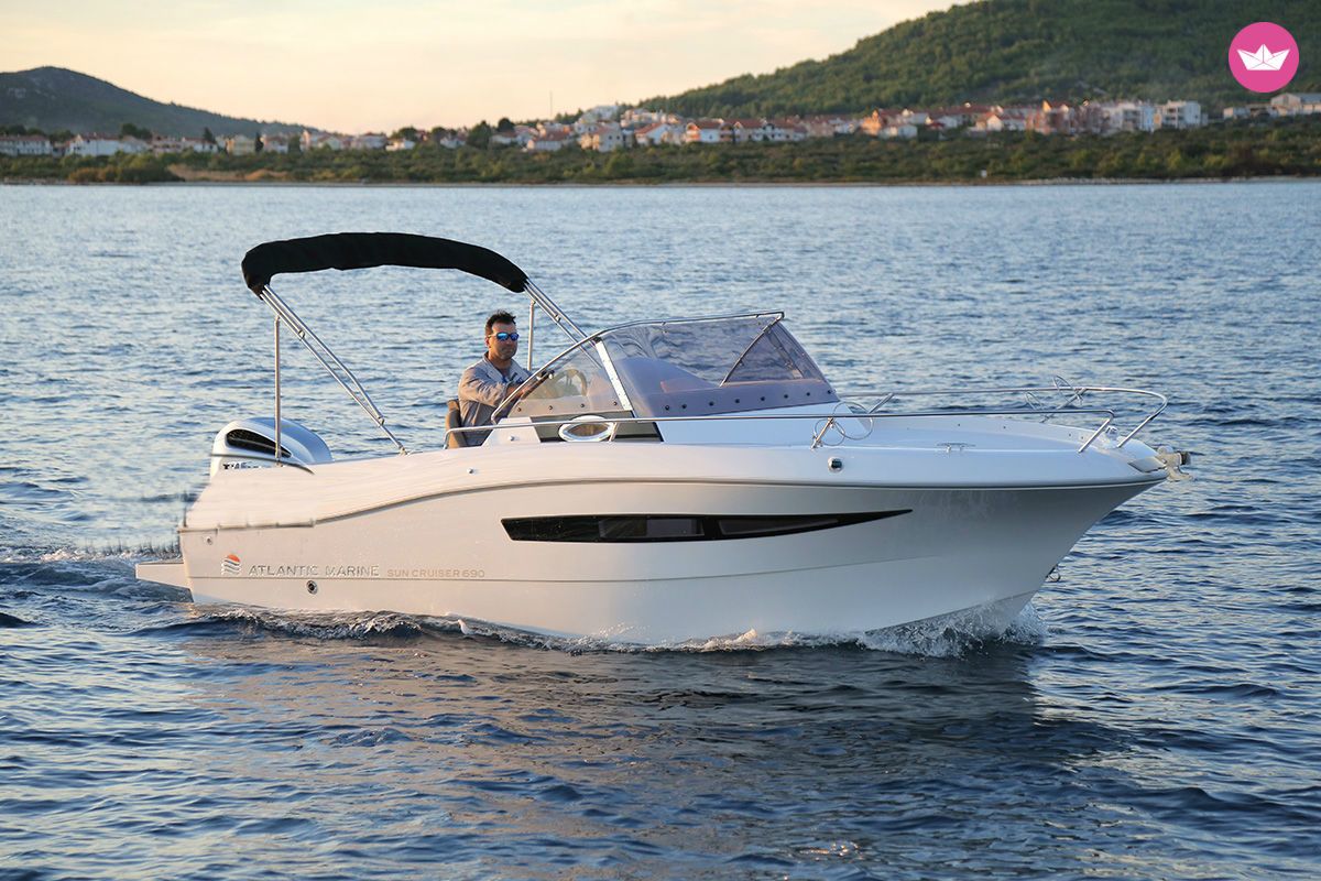 Bateau à moteur Atlantic 690 Cabin 200cv