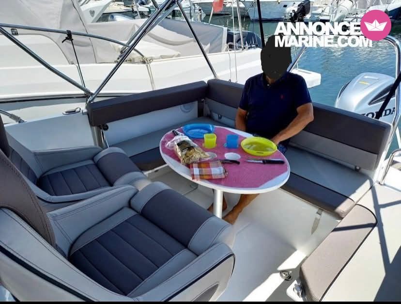 Bateau à moteur Cap Camarat 750 CAP CAMARAT 7.5 250cv 2